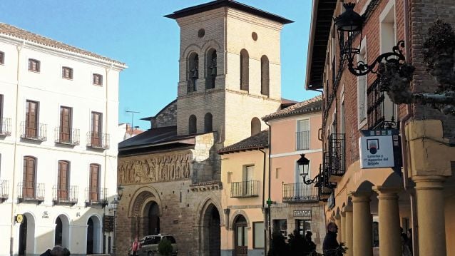 Carrión de los Condes, Praza Maior e Igrexa de Santiago Carrión de los Condes, Praza Maior e Igrexa de Santiago