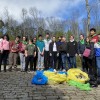 Os voluntarios dos centros Juan XXIII e Centro Príncipe Felipe levaron a cabo unha nova limpeza de "basuraleza" no Lago Castiñeiras. 