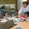 El cocinero Pepe Vieira con los alumnos del Crespo Rivas