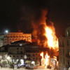 Incendio do edificio de La Moda Ideal nos soportais da Ferrería