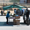 Instalación dos postos no mercado ambulante de Barro 