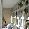 Fotos de visitas a los cementerios durante el día de Todos os Santos