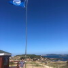 Izado de la bandera azul en la playa de Areas Gordas