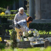 Fotos de visitas a los cementerios durante el día de Todos os Santos