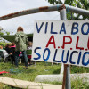 Acampada de los vecinos de Vilaboa en defensa de la casa de Enrique López Patricio
