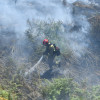 Tarefas de extinción do incendio forestal en Cerponzóns