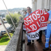 Concentración dos traballadores de Urbaser ante o Concello de Marín