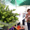 Venta de flores en los alrededores del Mercado de Abastos