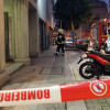 Intervención de la Policía Local y los bomberos en la calle Joaquín Costa