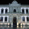 Antiguo edificio del Concello de Pontevedra iluminado de color azul