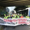 Trabajadores de ENCE cortan el tráfico en la carretera de Marín