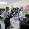 Xente votando no colexio Salvador Moreno de Pontevedra