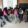 Alumnado del ciclo de Promoción de la Igualdad de Género, con la foto de Josefa Fariña al fondo