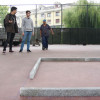 Representates de la Asociación Skate de Pontevedra visita las obra sen el Skatepark temporal de Mollabao