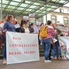 Protesta de persoal dos PAC na entrada do Hospital Provincial