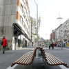 Nuevo mobiliario urbano en la avenida de Lugo instalado tras las obras de reforma