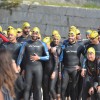 Participantes en la primera travesía a nado entre Combarro y la isla de Tambo