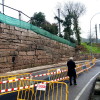 Corte da rúa Otero Pedrayo polo perigo de caída do muro do Albergue de Peregrinos