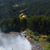 Tareas de extinción del incendio forestal en Cerponzóns