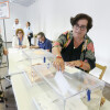 Gente votando en Pontevedra en las elecciones generales del 23J
