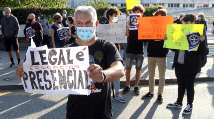 Continúan as protestas polo bacharelato presencial no IES Sánchez Cantón á espera da solución da Xunta