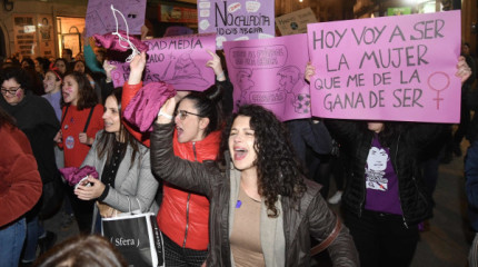 La marea feminista desborda las calles de Pontevedra como broche de oro del 8M