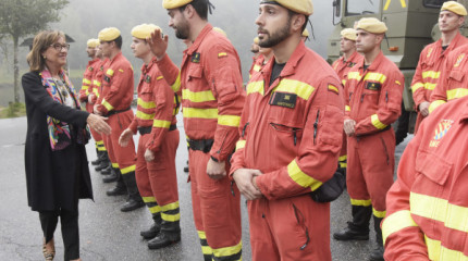Maica Larriba despide os militares da UME despregados en Figueirido para a campaña contra os incendios
