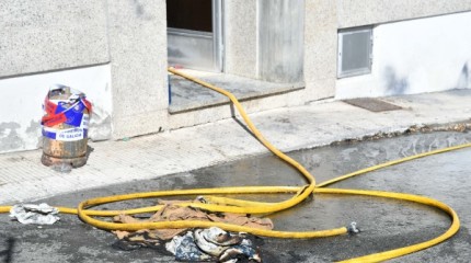 Intervención de los bomberos en un edifico de Marín