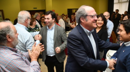 Ángel Gabilondo mantén un encontro cos socialistas de Pontevedra