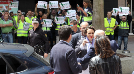 Protesta de los trabajadores de Ence en la comida-mitin del PSOE