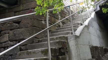 O Concello repara as escaleiras que permiten acceder a Rosalía de Castro dende o río dos Gafos