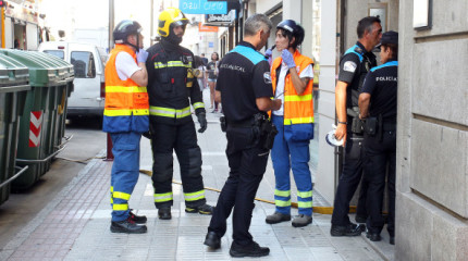 Intervención dos bombeiros na rúa Daniel de la Sota