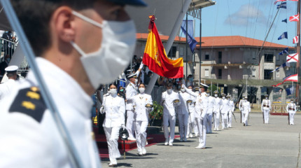 A Escola Naval celebra a entrega de Reais Despachos aos novos oficiais da Armada
