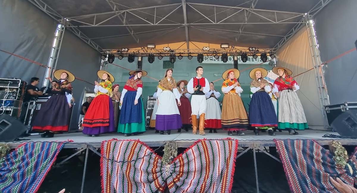 Os Trazantes de Tenorio representan a Galicia na Festa das Vindimas de ...