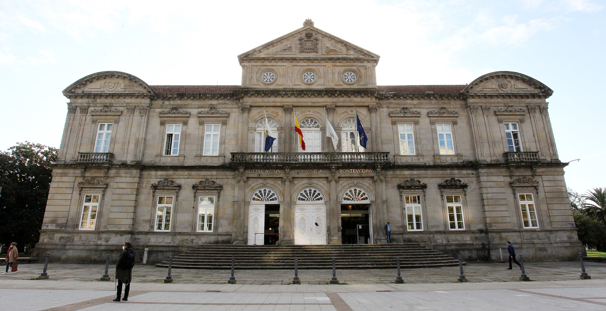 La Diputación de Pontevedra recibe otros 395.000 euros de fondos europeos para instalar 35 puntos de recarga