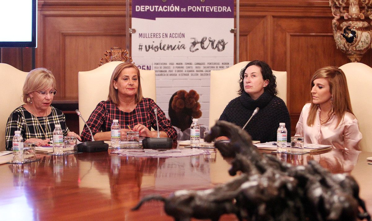 Carmela Silva, Isaura Abelairas y Eva Vilaverde presentan el proyecto 'Mulleres en acción: violencia zero'