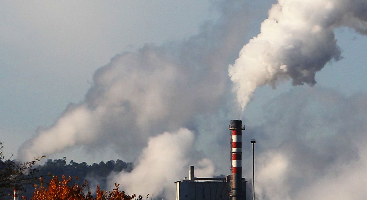 Chimeneas de la fábrica de Ence