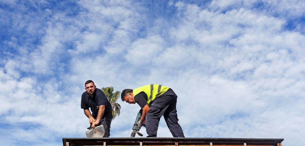 Dos personas trabajando