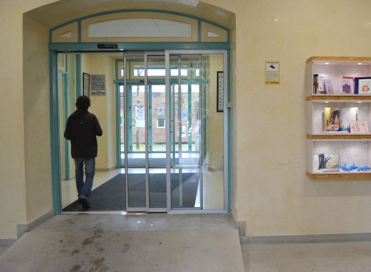 Puertas automáticas en la Facultad de Bellas Artes