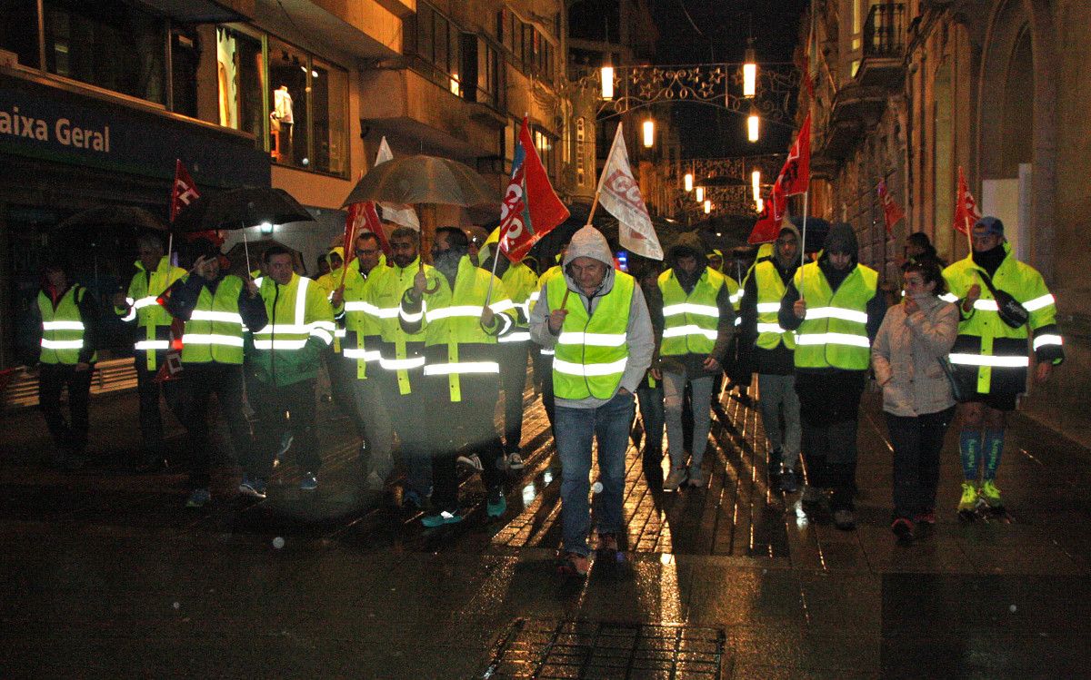 Salida da marcha de traballadores de Elnosa a Santiago de Compostela