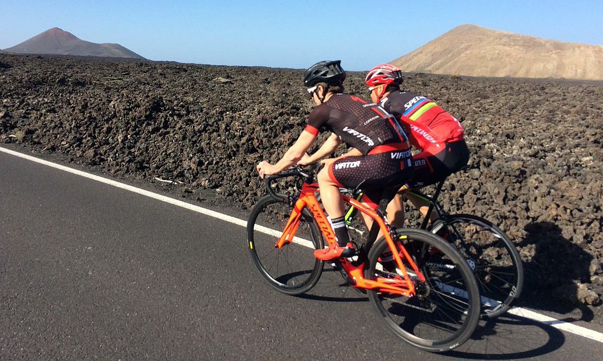 Pablo Dapena y Gómez Noya entrenando en Lanzarote