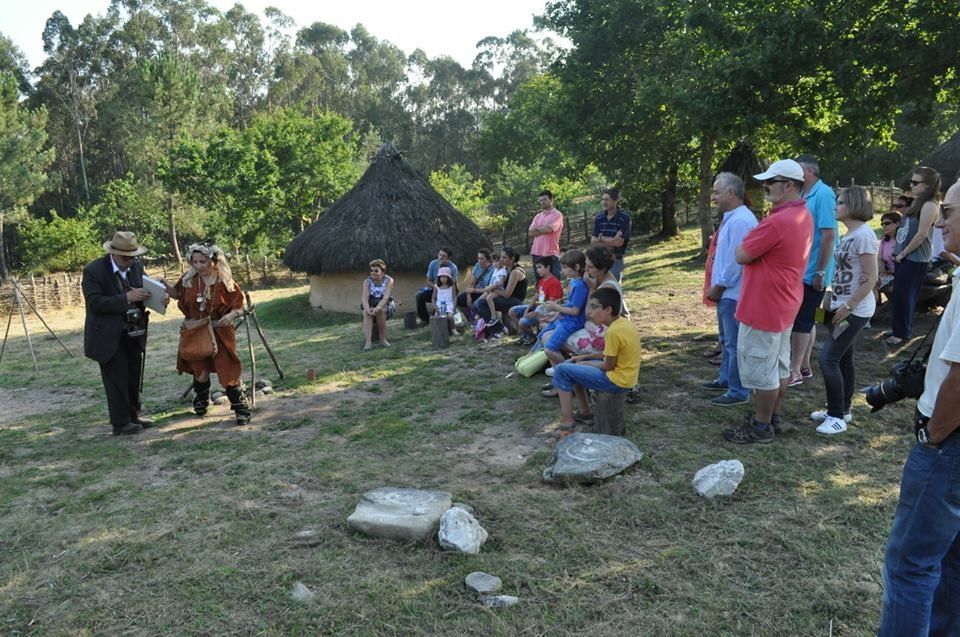 Visitas teatralizadas al Parque Arqueológico de arte rupestre de Campo Lameiro