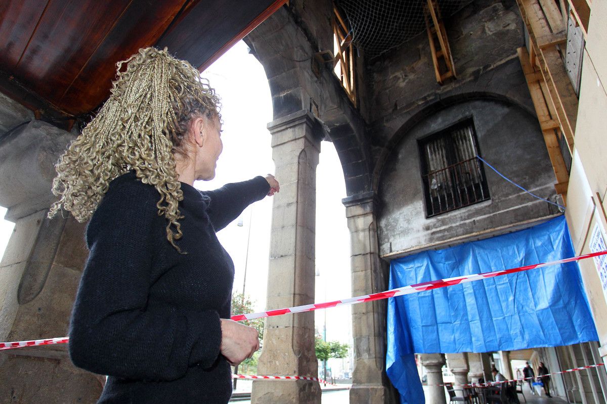 Lugar por el que empezaron las tareas de limpieza de la fachada del edificio incendiado