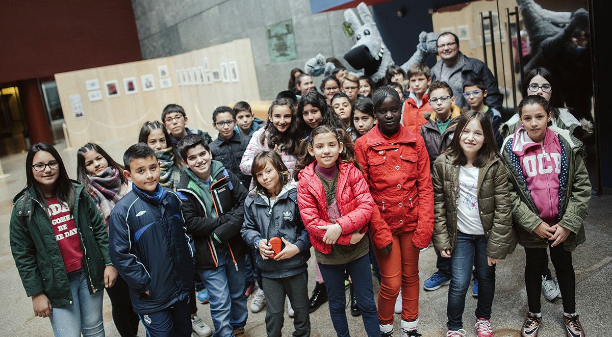 Escolares no Salón do Libro