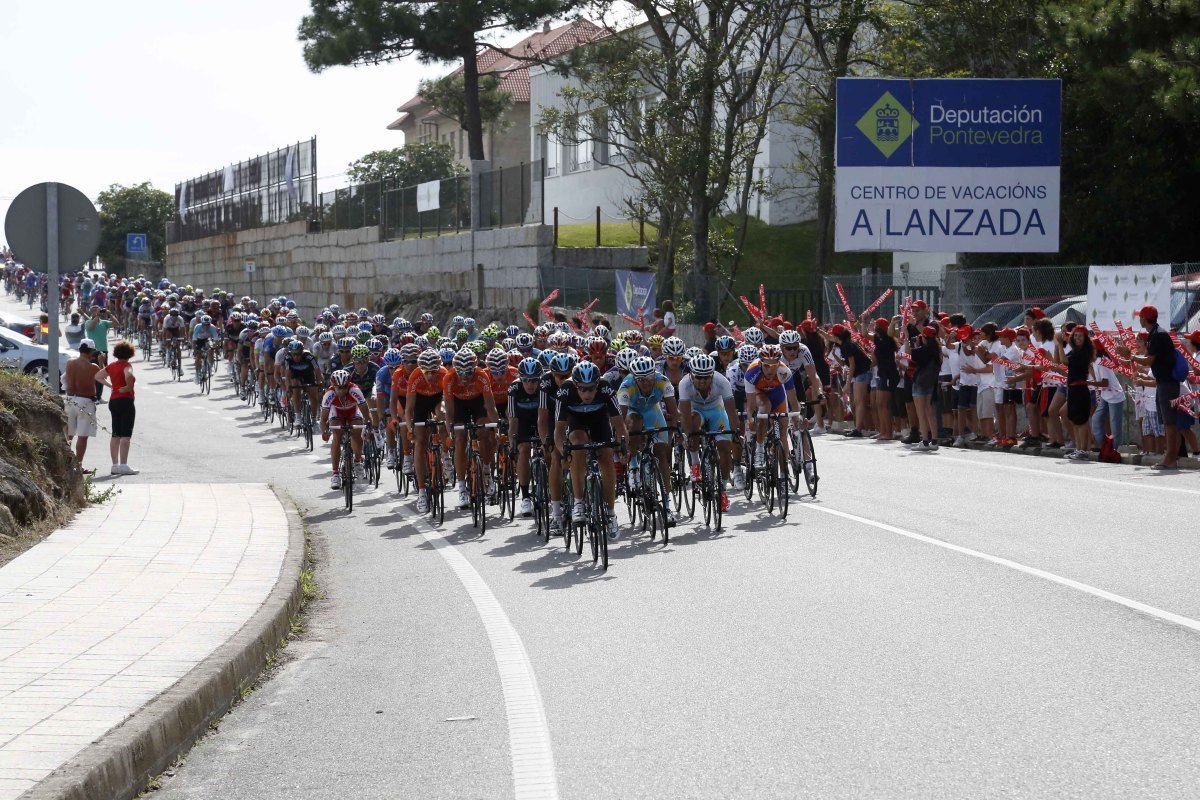 Paso de La Vuelta 2012 por San Vicente do Mar (O Grove)