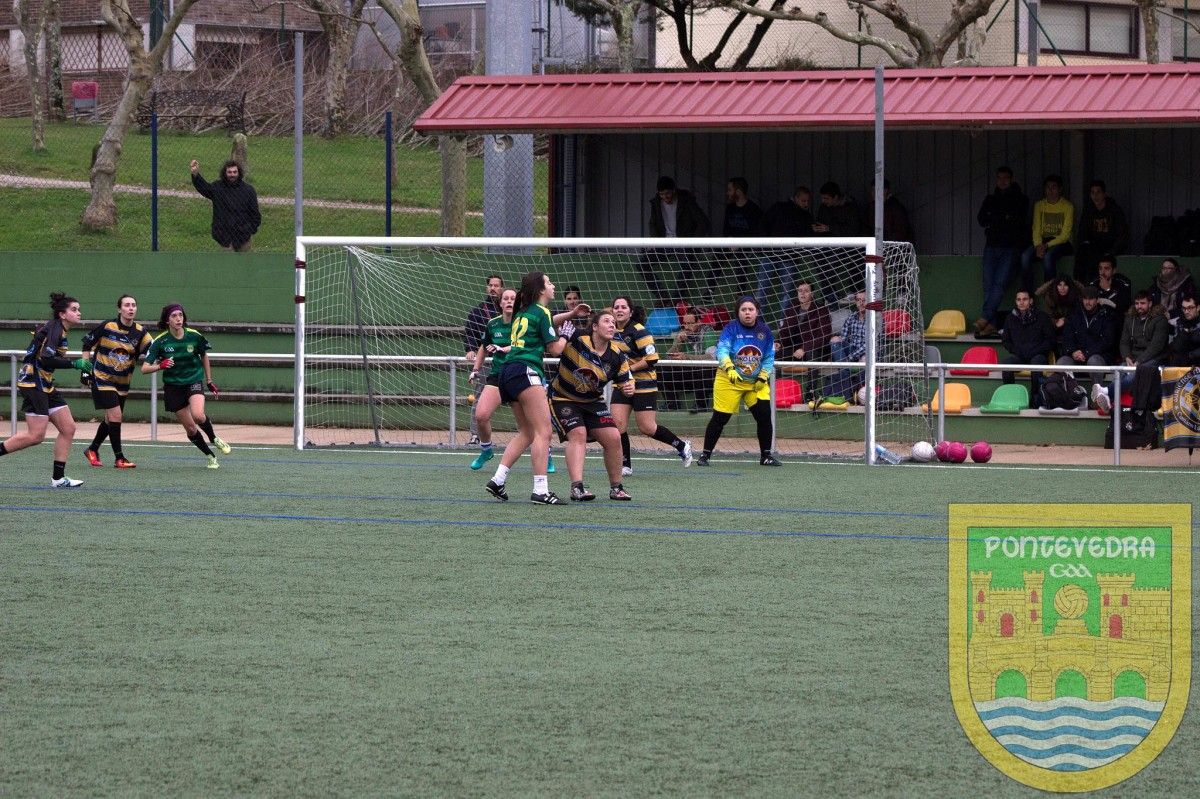 Partido entre Pontevedra Fútbol Gaélico y Auriense en Príncipe Felipe