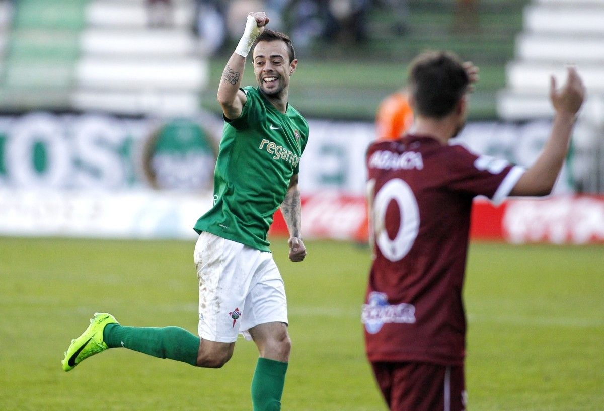 Dani Benítez celebra el gol de la victoria del Racing de Ferrol sobre el Pontevedra en A Malata