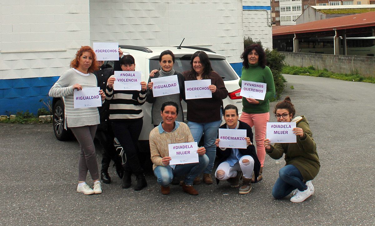 Trabajadoras de la Fundación Amigos de Galicia conmemoran el 8 de marzo