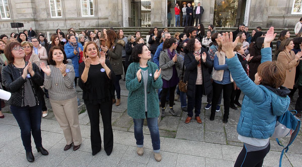 Paro internacional das mulleres fronte á Deputación na maná do 8 de marzo