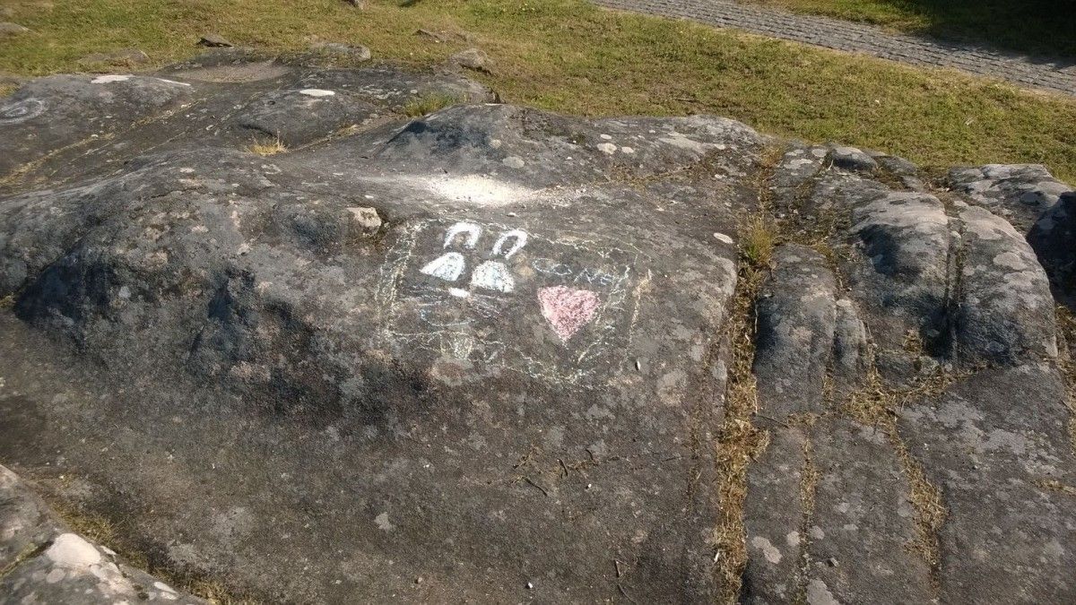 Pintada no petróglifo de Mogor